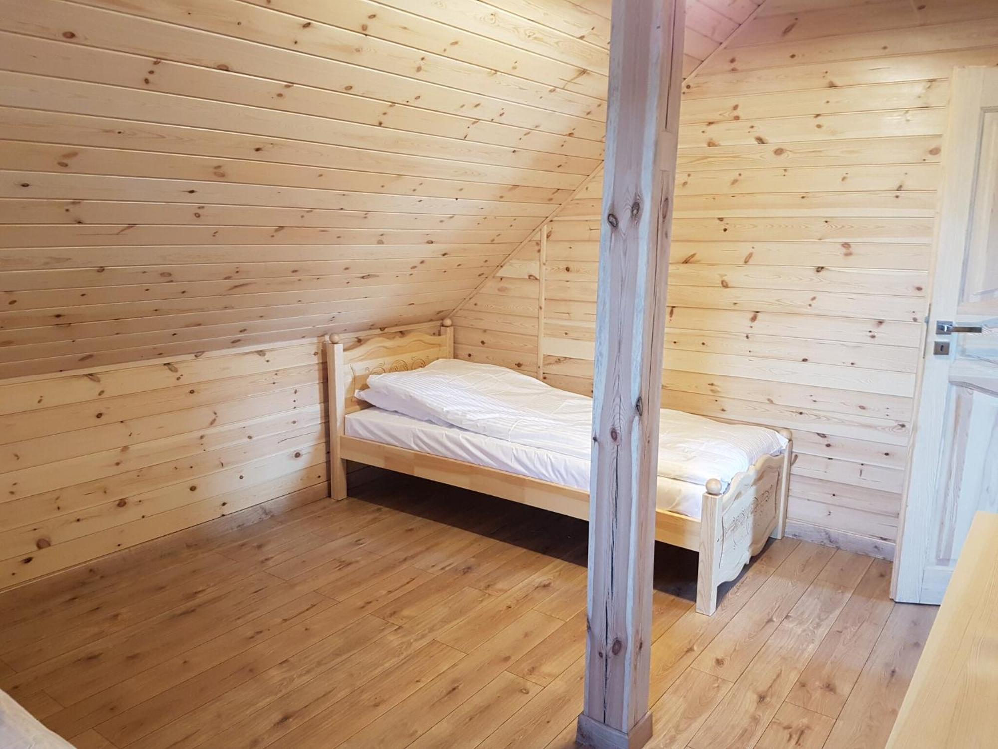 Wooden Holiday Home in Skrzynia with Terrace Osiek  Zewnętrze zdjęcie