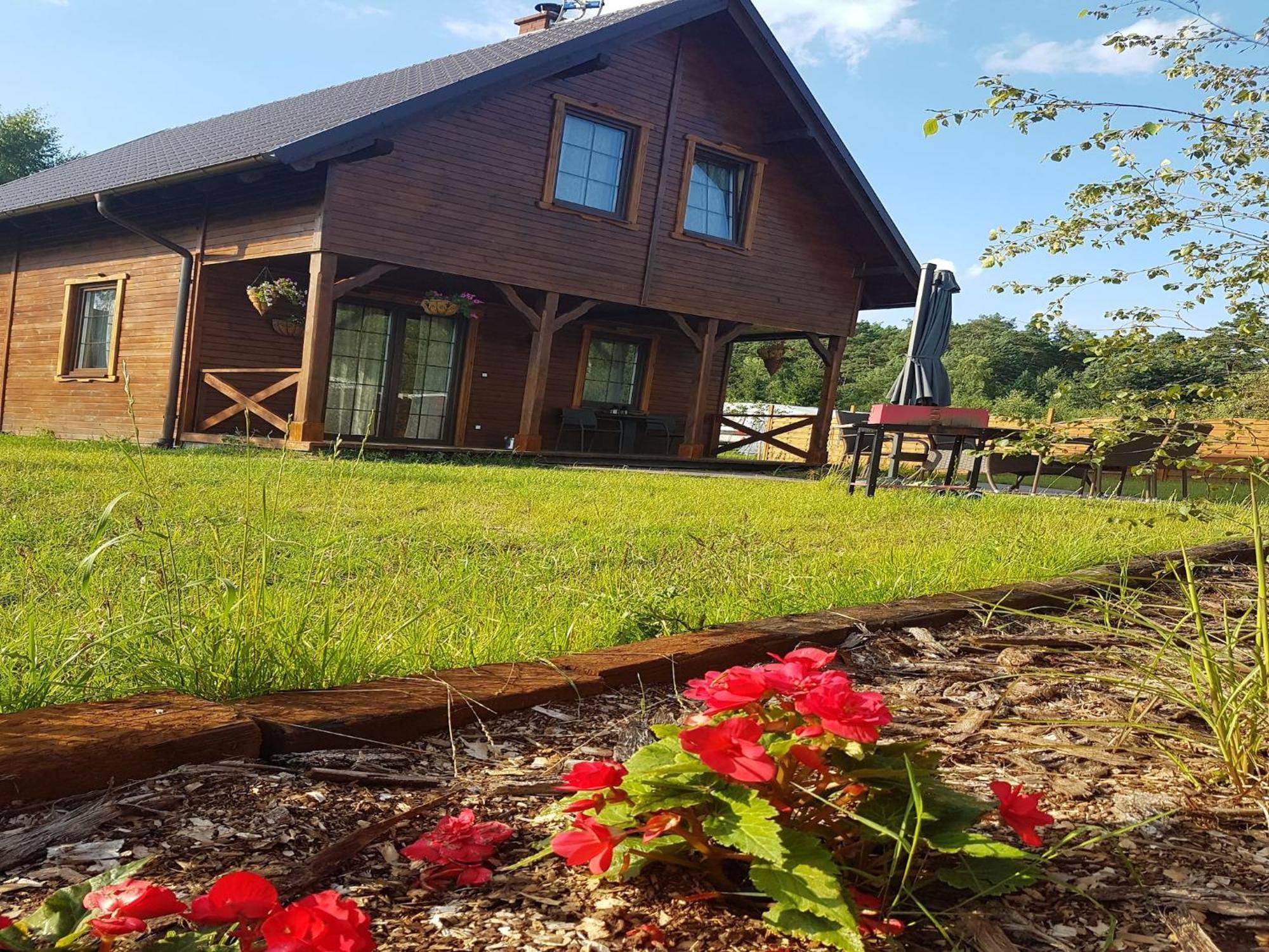 Wooden Holiday Home in Skrzynia with Terrace Osiek  Zewnętrze zdjęcie